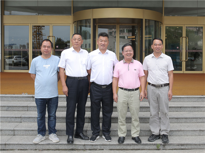 部分專家、教授和公司領導合影_副本.jpg